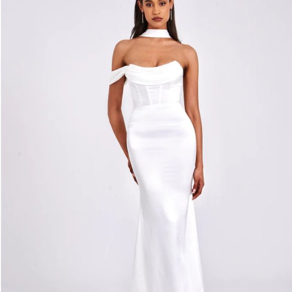 NWT Ivona White Halter Neck Double Duchess Satin Gown - Picture 1 of 2